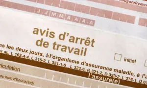 Un document officiel avec le titre "avis d'arrêt de travail" en gros caractères dorés. Il contient des champs pour des dates et des informations administratives.