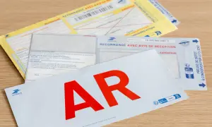 Modèle récépissé de remise en main propre résiliation de bail. Courrier recommandé avec avis de réception de La Poste, preuve de dépôt à conserver.
