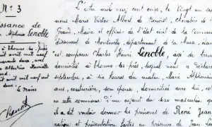 Extrait d'un acte de naissance pour René Jean Alphonse Lenoble. Ce document officiel, une lettre demande acte de naissance, détaille les informations sur l'enfant et ses parents.