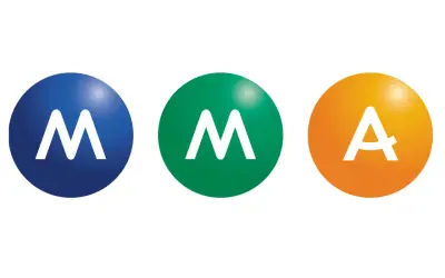 Trois cercles colorés (bleu, vert, orange) avec des lettres blanches : M, M, A. Une illustration pour une déclaration sinistre MMA habitation.
