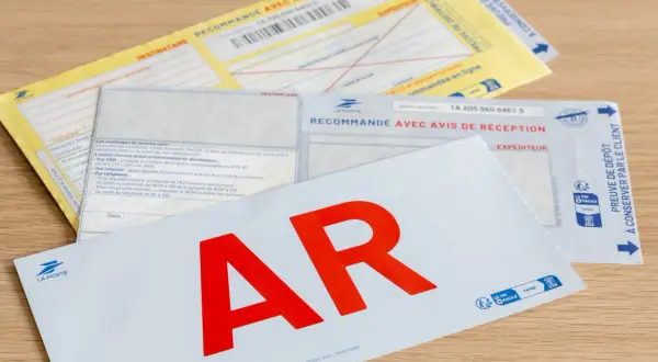 Modèle récépissé de remise en main propre résiliation de bail. Courrier recommandé avec avis de réception de La Poste, preuve de dépôt à conserver.