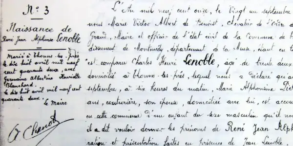 Extrait d'un acte de naissance pour René Jean Alphonse Lenoble. Ce document officiel, une lettre demande acte de naissance, détaille les informations sur l'enfant et ses parents.